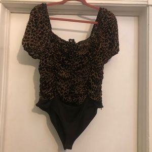 puffy sleeve leopard bodysuit